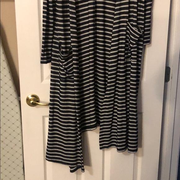 LulaRoe Sarah - Picture 2 of 3